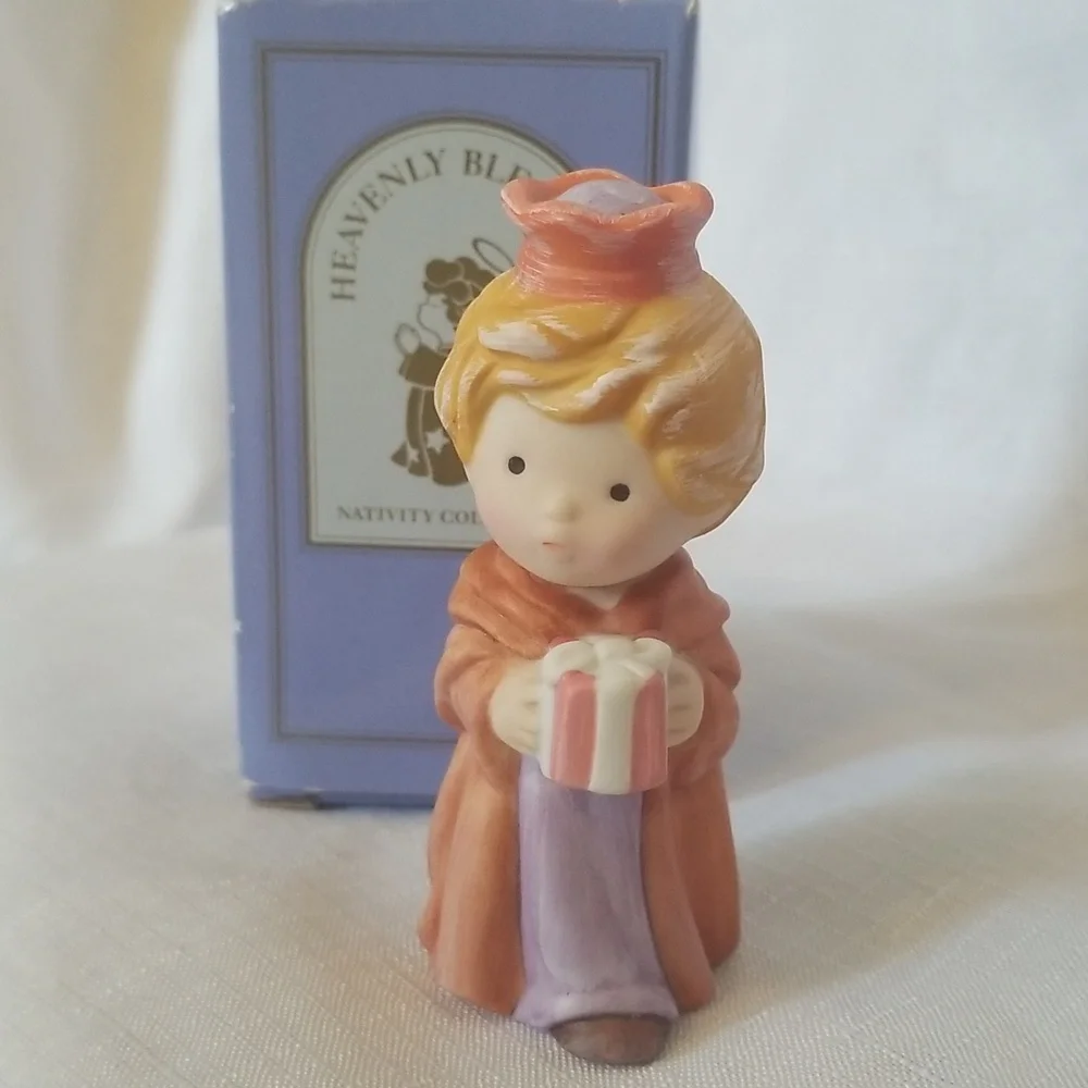 Avon Heavenly Blessings Nativity Figurine - Kaspar Orange and Purple